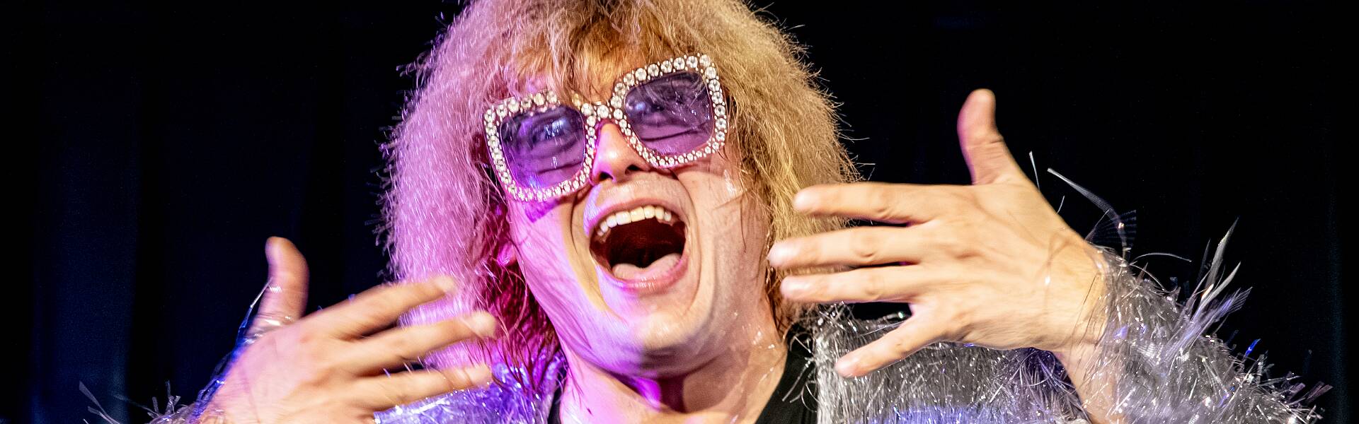 Click to show or hide the buttons